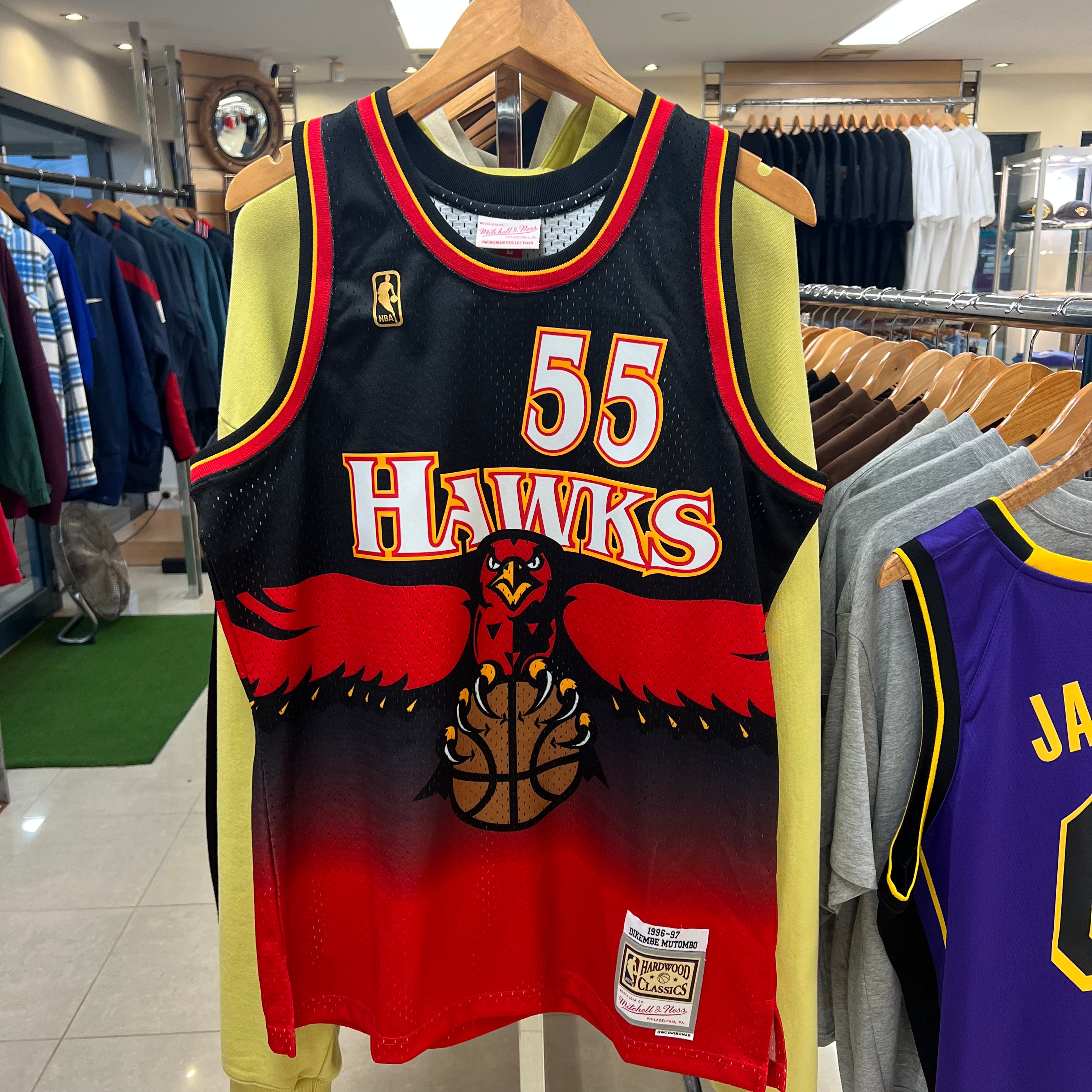 NBA Hawks Mutombo Jersey (L)