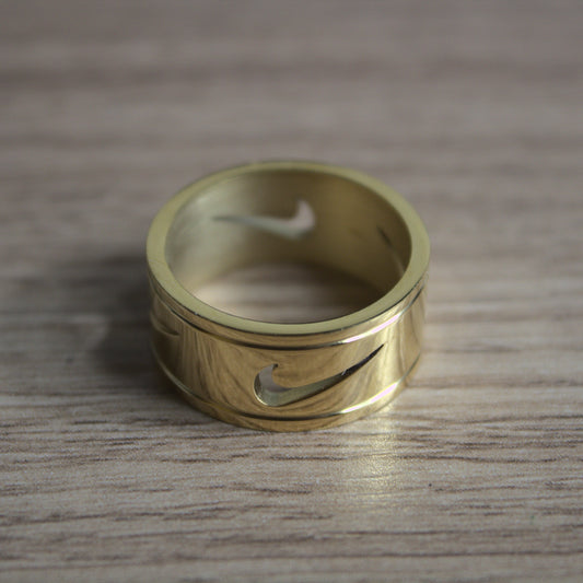 Swoosh Ring Gold